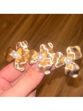 Gold Floral Pearl Accent Hair Clip - Women Accessories